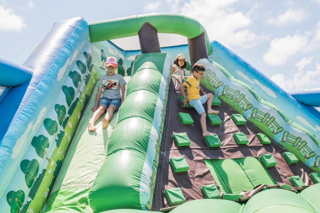 Structure gonflables pour les enfants au camping