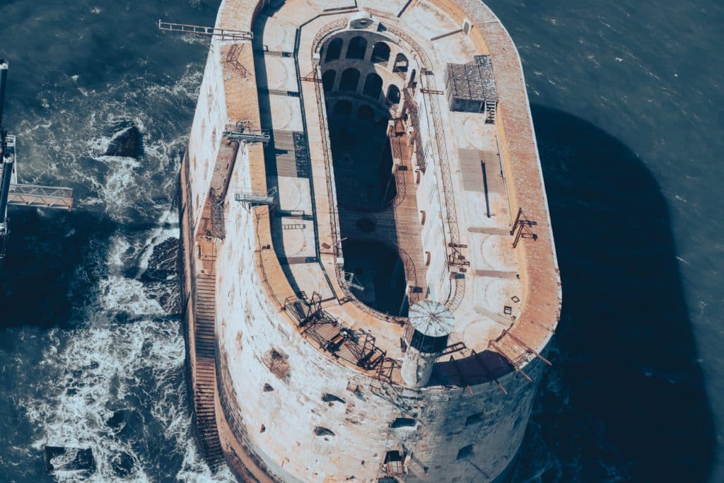 Vue du ciel sur le vaisseau de pierre de Fort Boyard